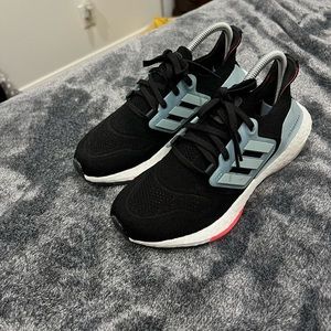 Adidas Ultraboost 22